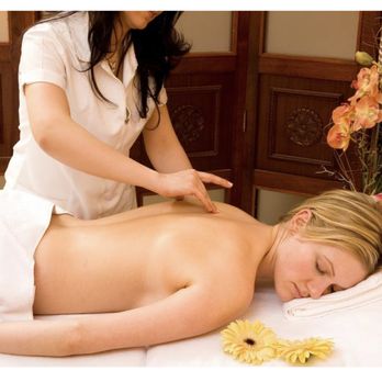 Picture lady at GR Asian Massage receiving a great massage call 616 329-4110